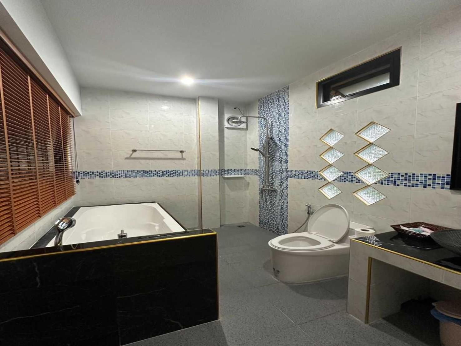 Capital O 75518 Baan Rose Resort Ao Luk Екстер'єр фото
