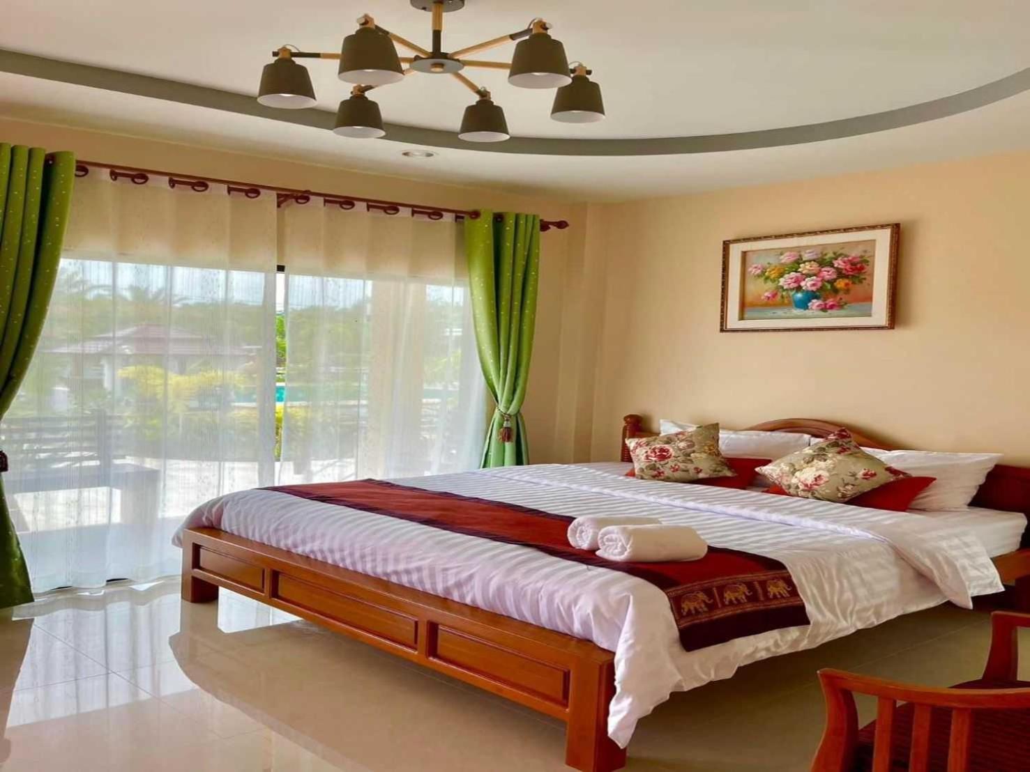 Capital O 75518 Baan Rose Resort Ao Luk Екстер'єр фото