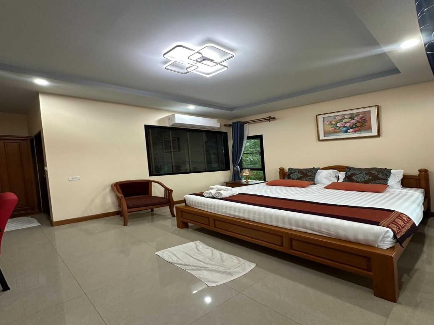 Capital O 75518 Baan Rose Resort Ao Luk Екстер'єр фото
