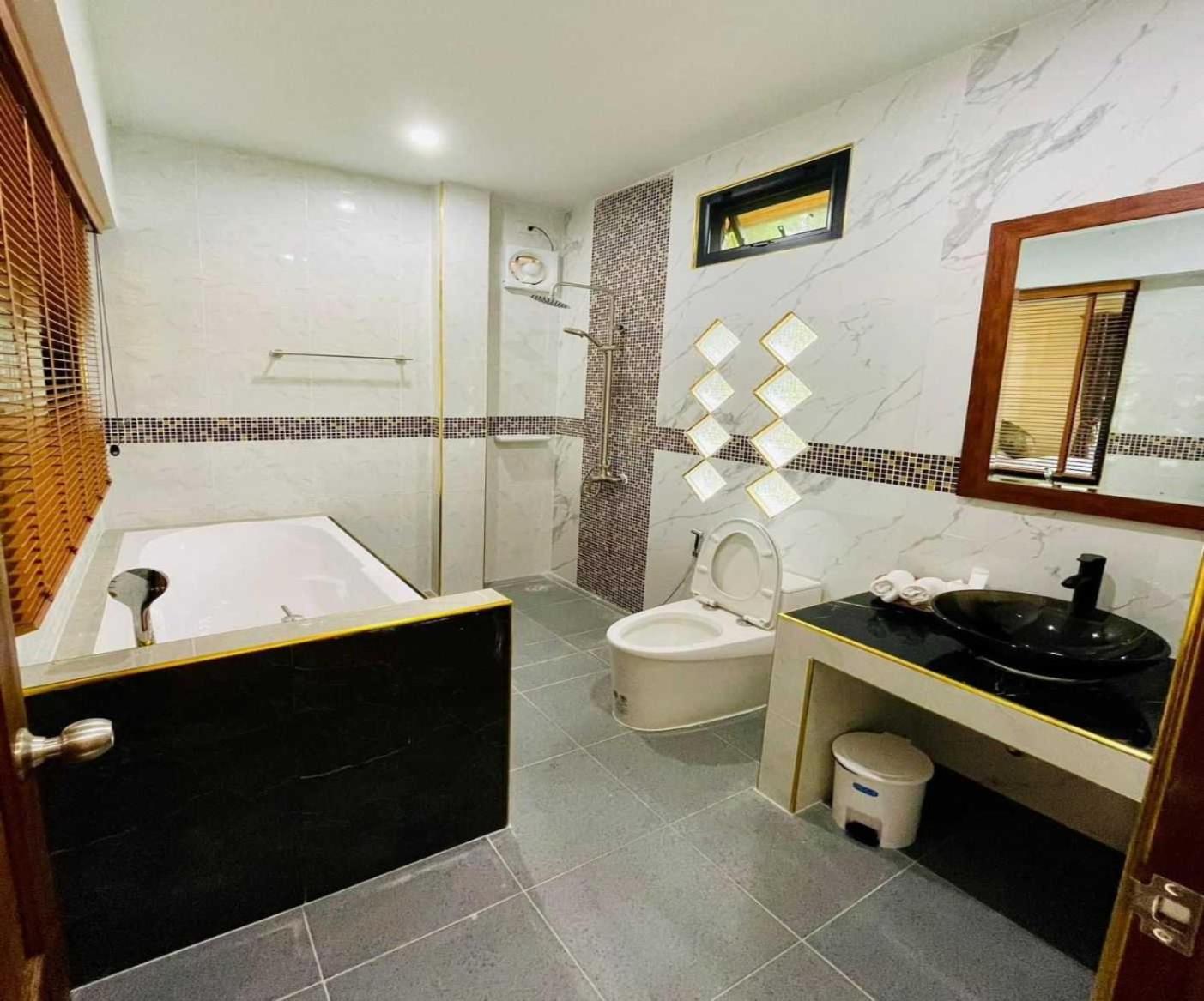 Capital O 75518 Baan Rose Resort Ao Luk Екстер'єр фото