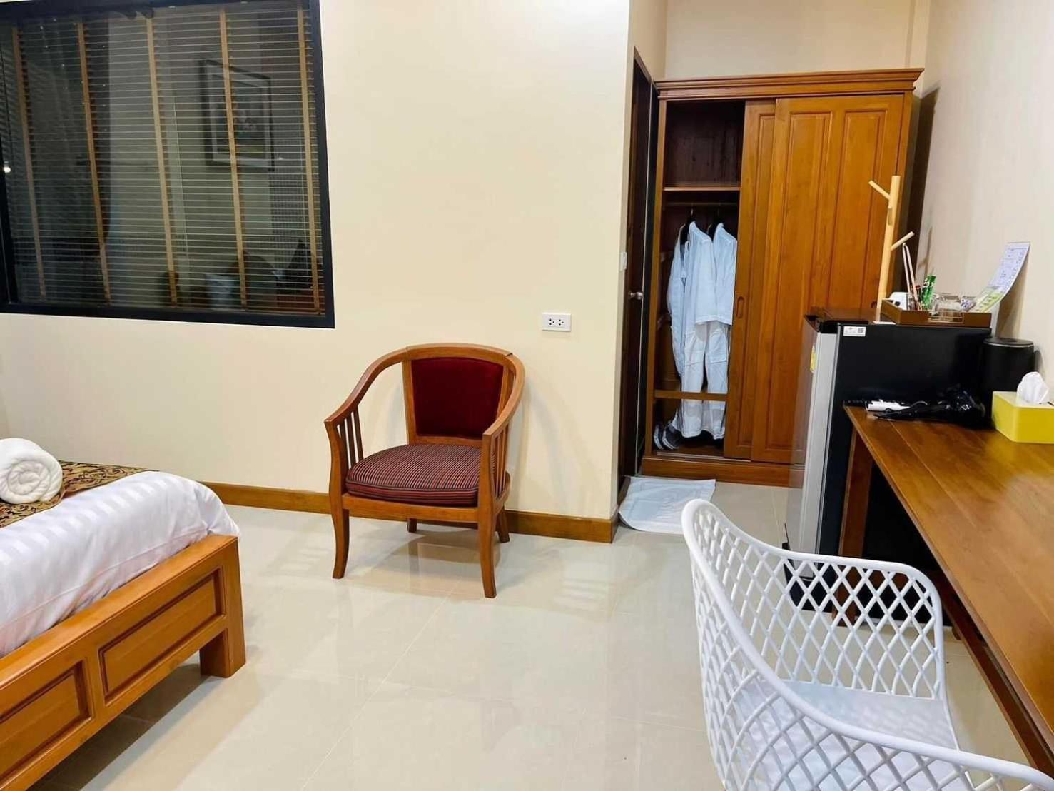 Capital O 75518 Baan Rose Resort Ao Luk Екстер'єр фото