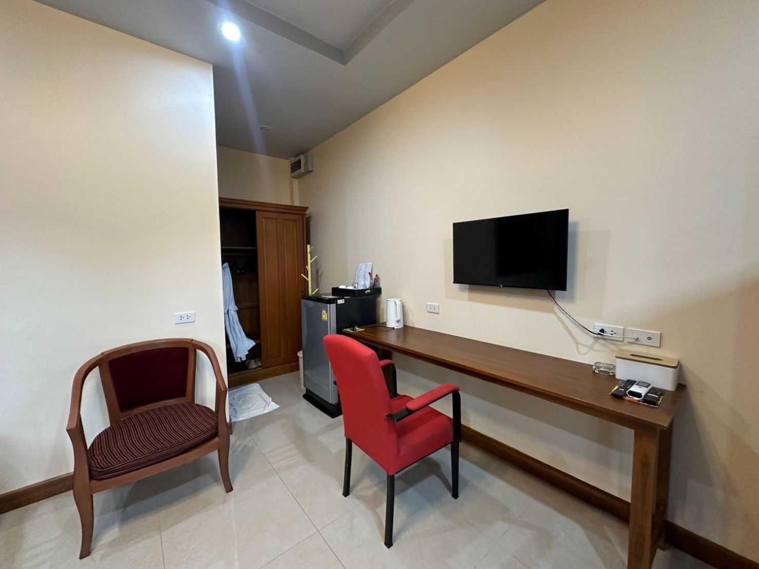 Capital O 75518 Baan Rose Resort Ao Luk Екстер'єр фото