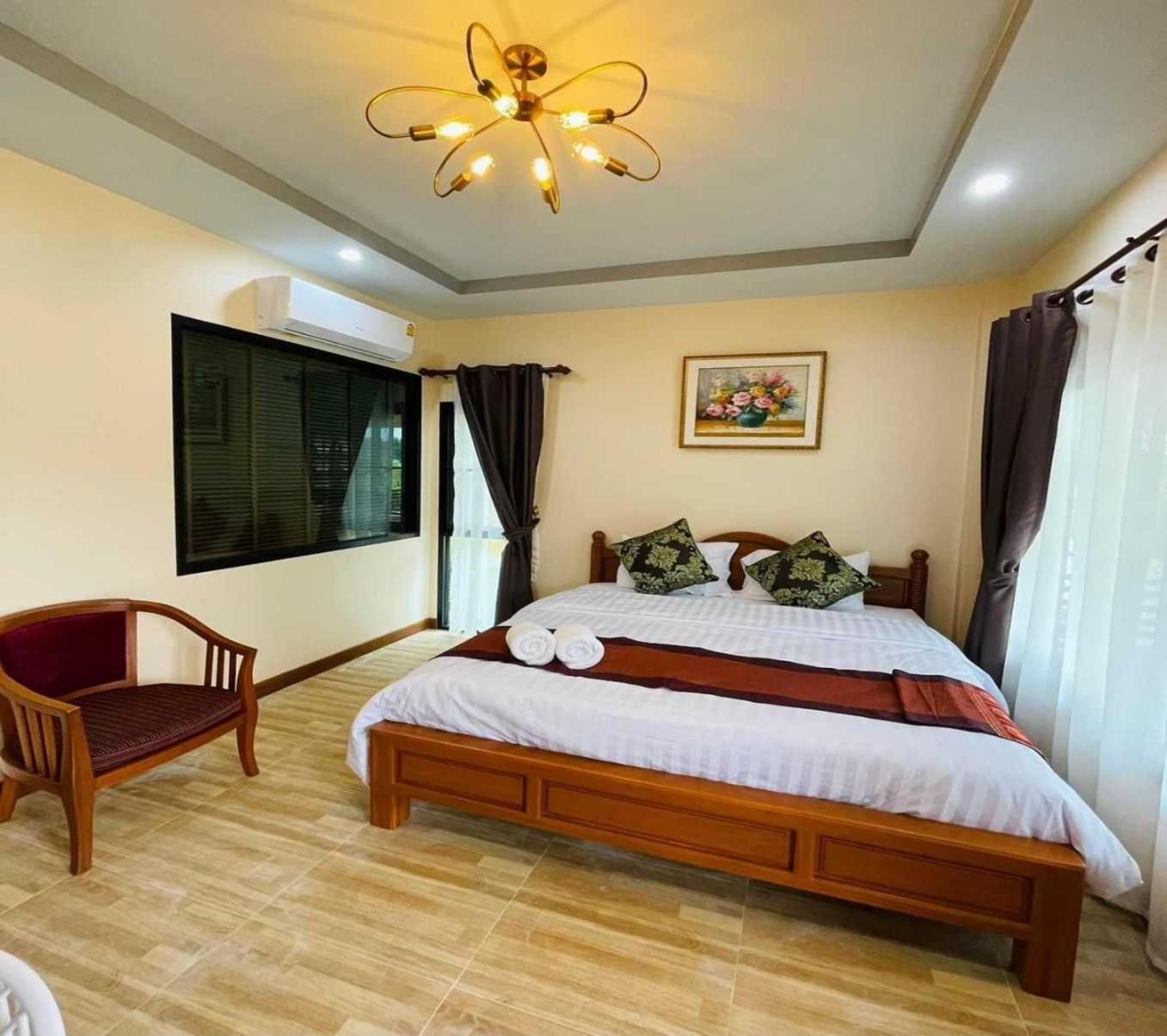Capital O 75518 Baan Rose Resort Ao Luk Екстер'єр фото