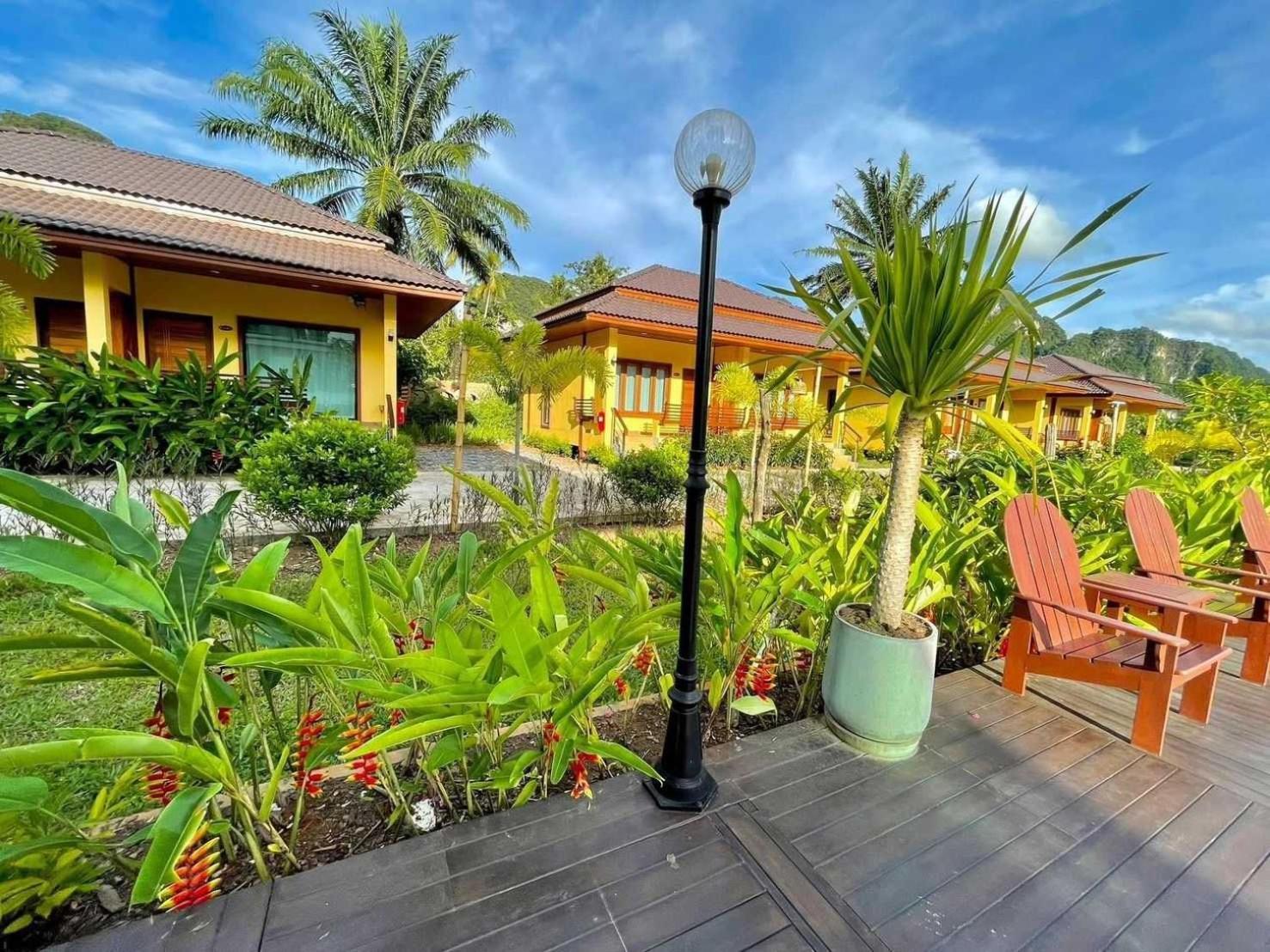 Capital O 75518 Baan Rose Resort Ao Luk Екстер'єр фото