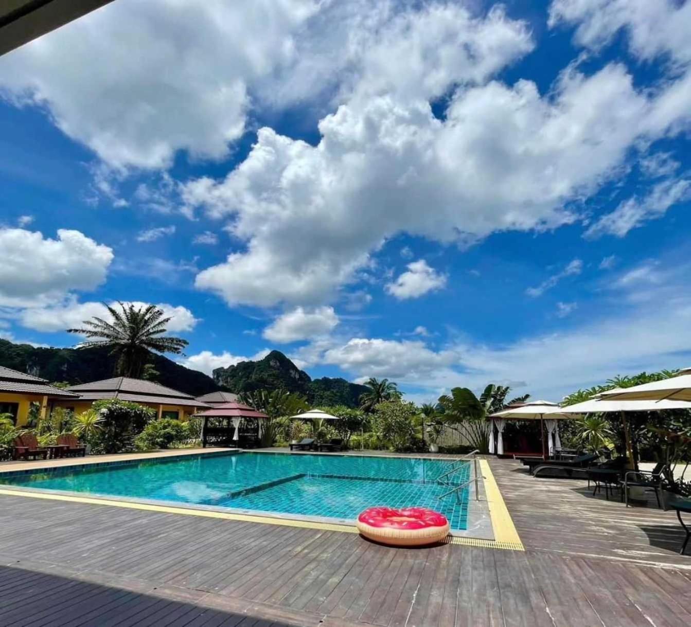Capital O 75518 Baan Rose Resort Ao Luk Екстер'єр фото